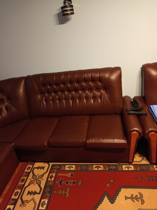 Coltar/Canapea + fotoliu, sunt din piele, ambele sunt extensibile