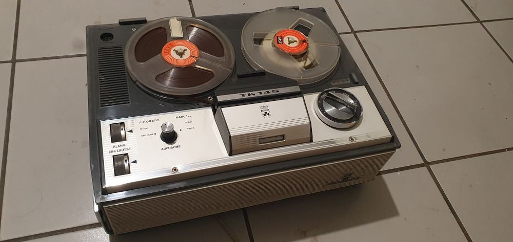 Magnetofon Grundig TK 145 cu 2 benzi inregistrate