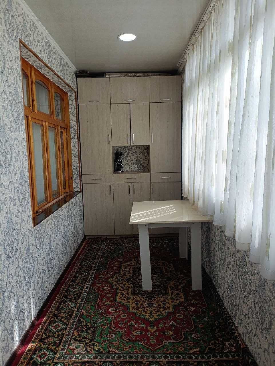 Сотилади 4/3/4 Коракамич 1/3 (мебель ва техника билан)