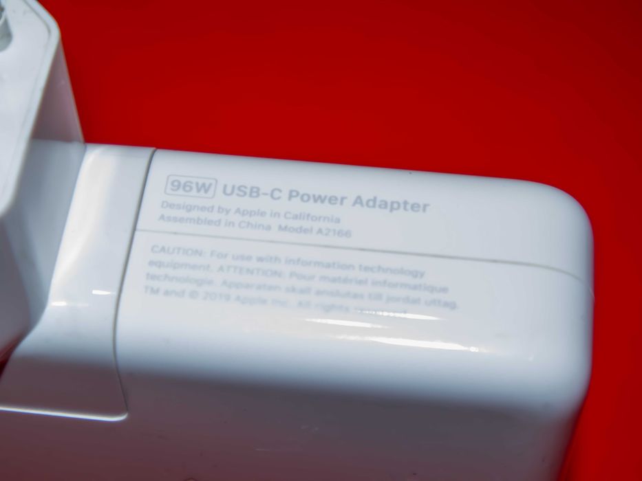 Apple 96W USB-C зарядно (оригинал A2166) за MacBook Pro - тествано