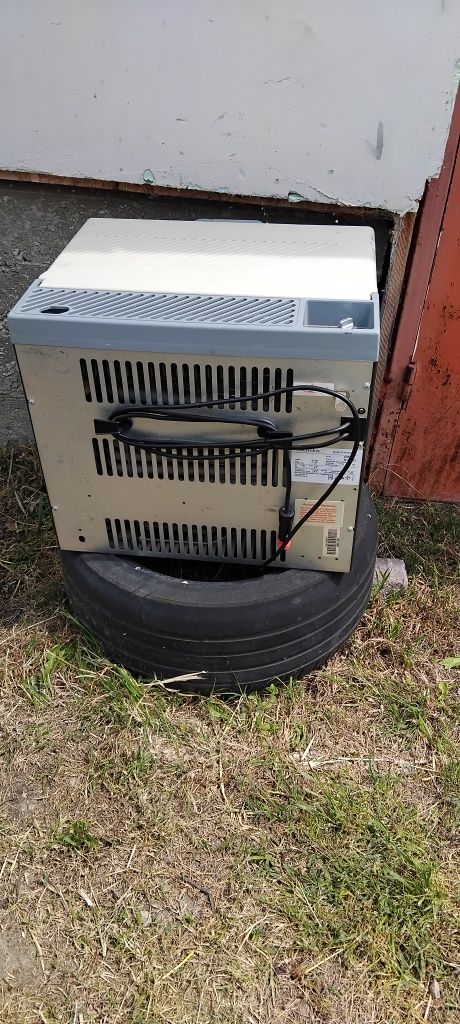 Газов Хладилник  Elektrolux работещ на 12 волта и 220 волта.