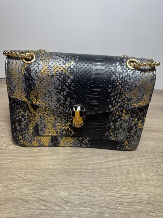 Geanta aurie cu cap de sarpe