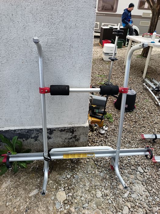 Vând suporți/suport biciclete pentru rulote