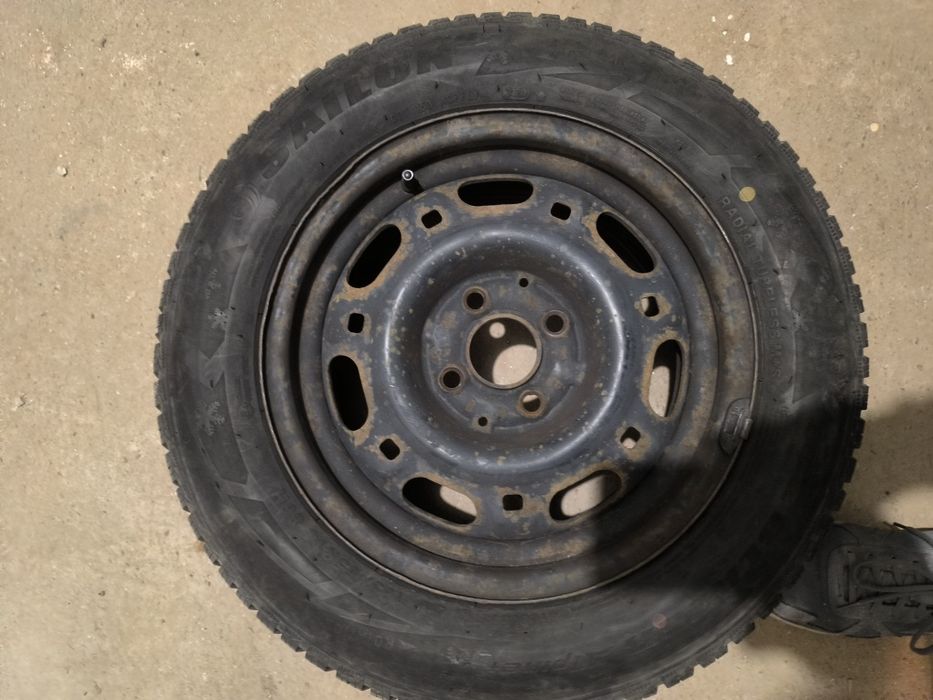 Продавам зимни гуми с джанти 185/65/14