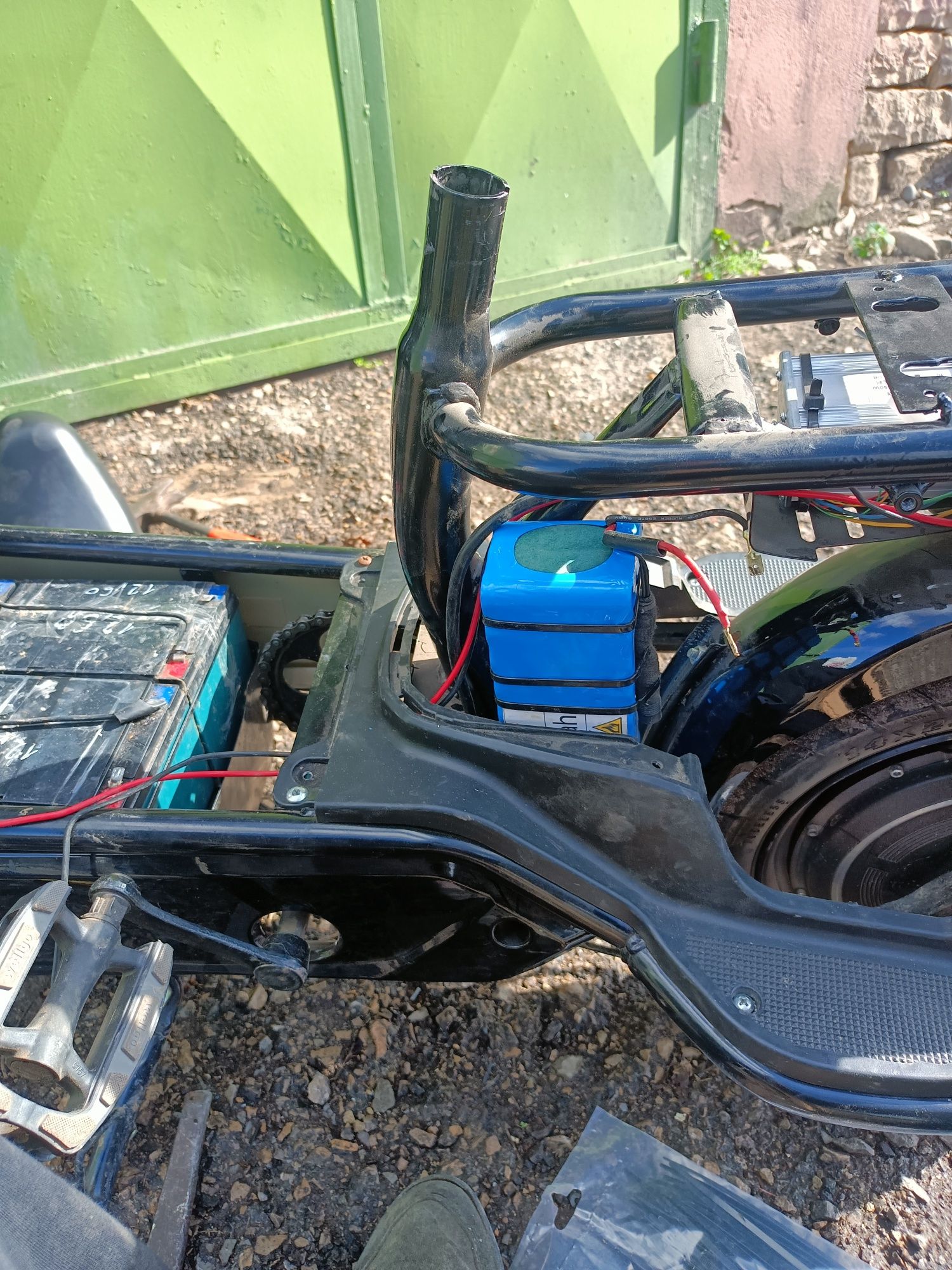 Електрически скутер с педали