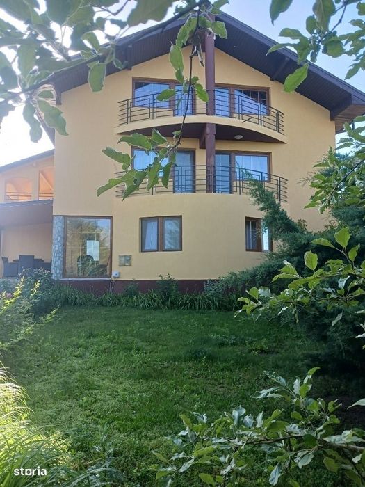 Vilă 400 mp la 18 Km de Rm. Vâlcea, într-o zonă foarte liniștită.