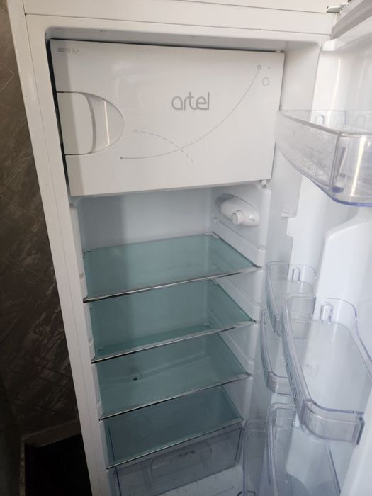 Холодильник сотилади