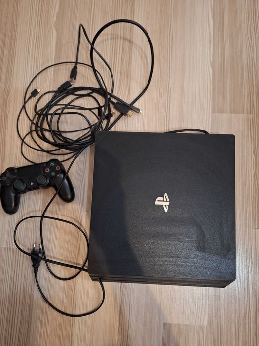 PlayStation 4 cu 15 jocuri incluse