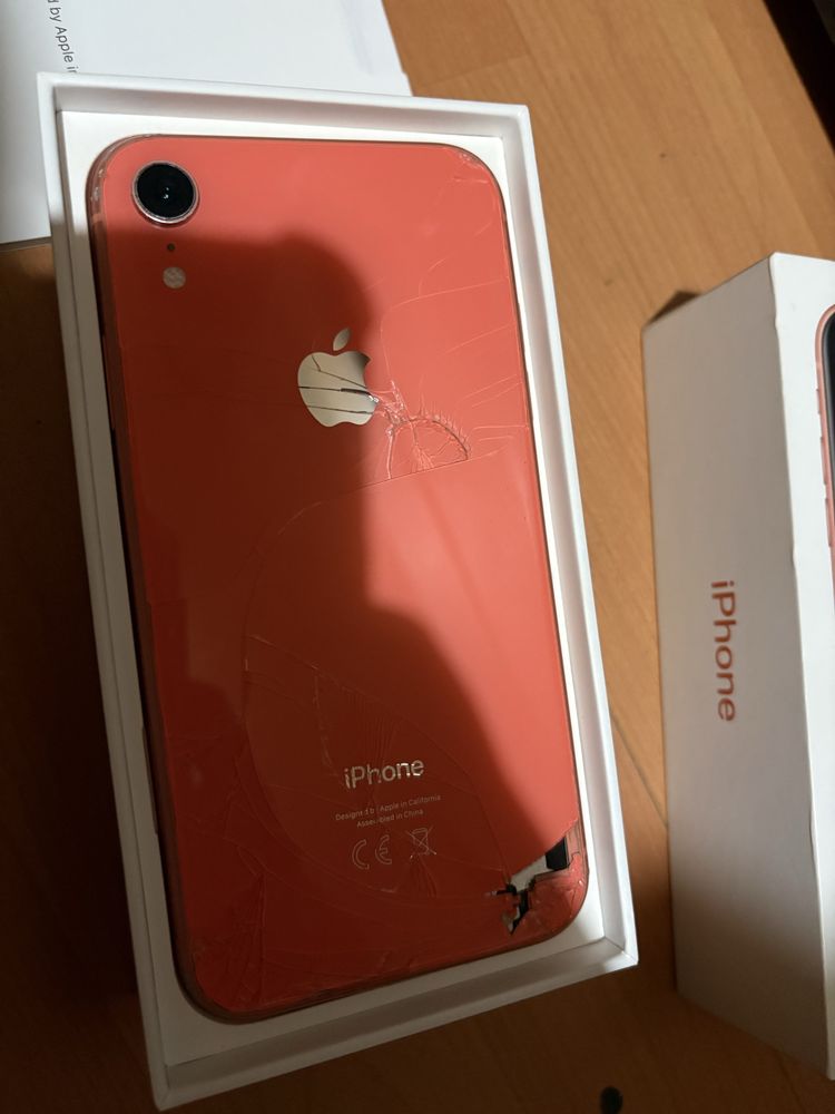 Iphone XR coral цвят корал