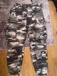 Pantaloni de camuflaj
