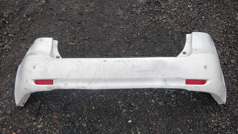 Бампер задний Toyota Avensis (T270) универсал