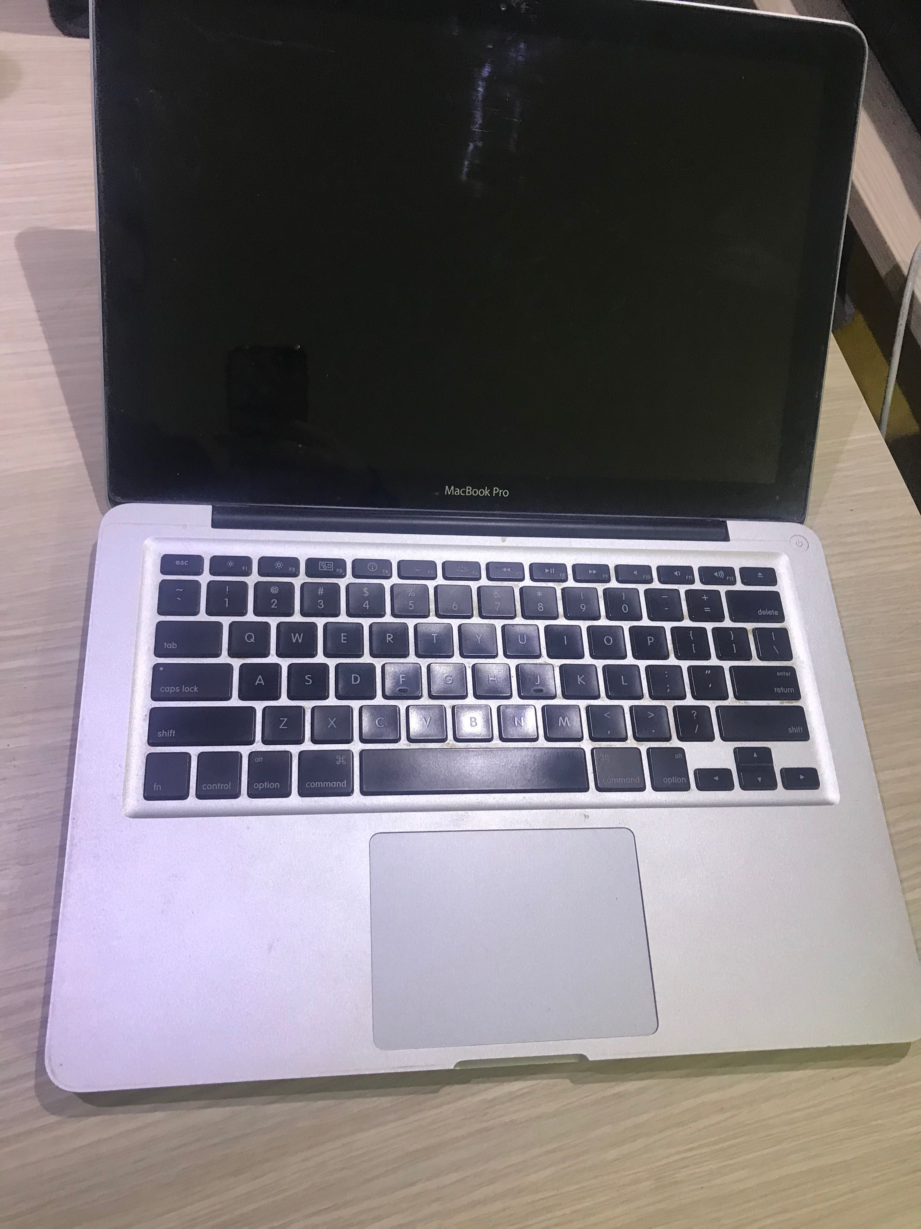 vând MacBook pro