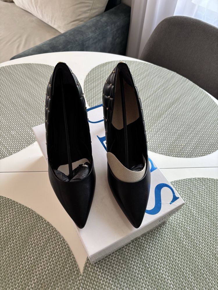 Обувки Guess , черни, ток.
