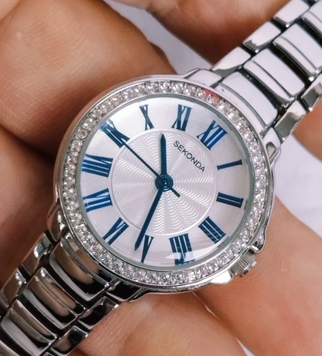 Ceas de dama Sekonda Classic Quartz, cadran argintiu, bratara din otel