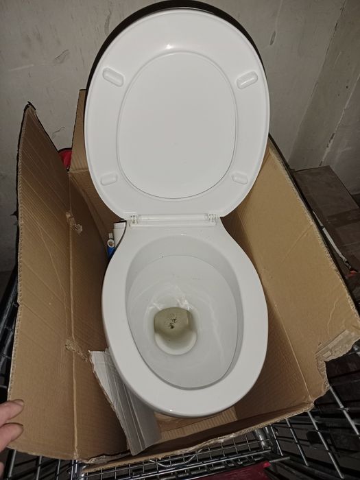 Продам унитаз Б/у.