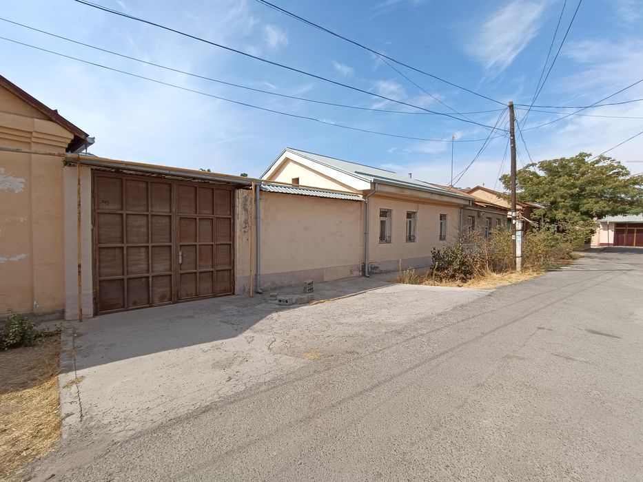 ул.Дангара ор-р круг Аэропорт Фасад 18м Участок 4,4сот Дом 4ком  70м2