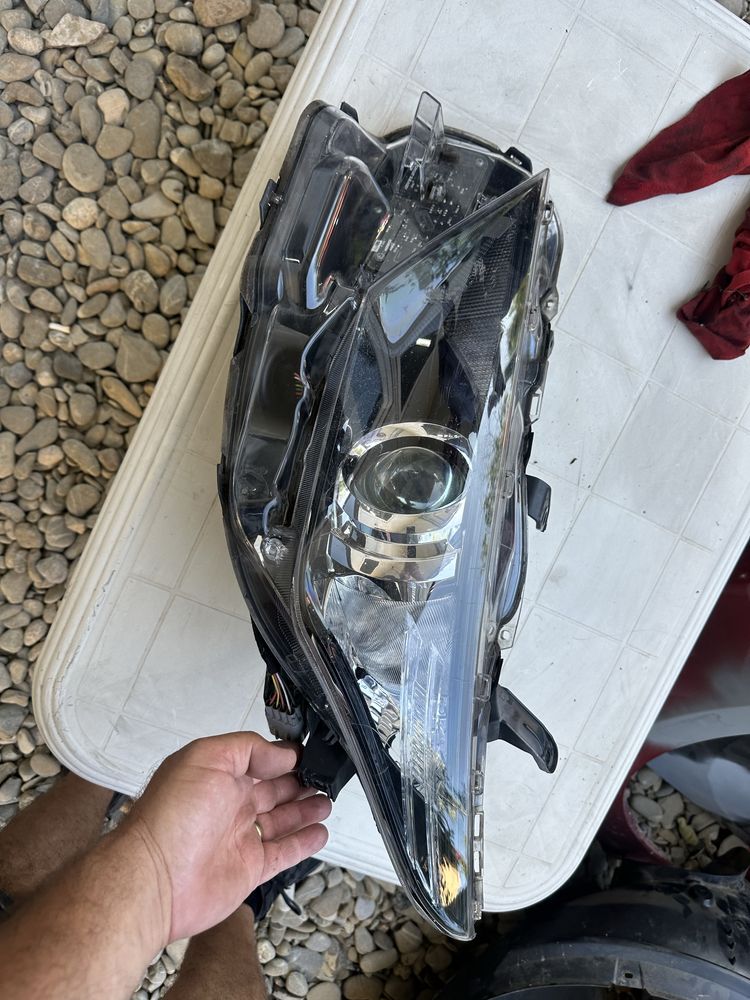Far stânga toyota auris.cod:81150-02k30