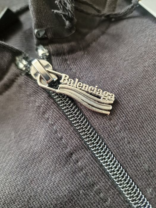 Страхотен мъжки суитчър Balensiaga размер S M L XL 2XL
BALENCIAGA 
Раз