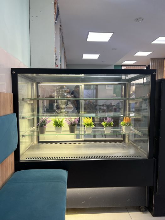 Продается холодильник витрина Aisberg cube lux