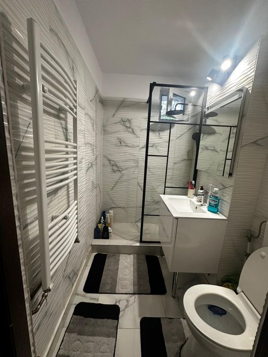 Inchiriez apartamnet 3 camere . Direct proprietar