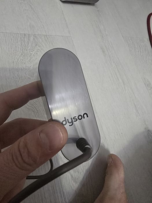 Incarcator aspirator Dyson