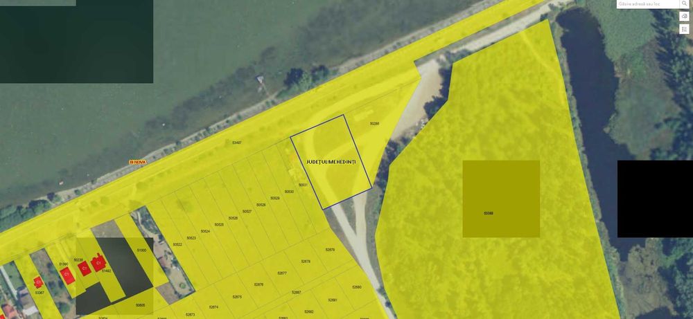 Vând teren intravilan în Hinova, langa dunare, cadastru , 2/3 loturi