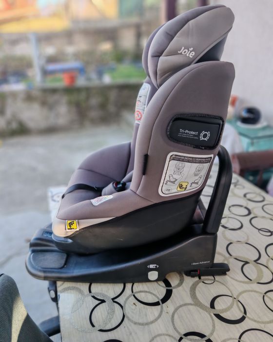 Scaun Joie i-Venture și Baza i-Base Advance