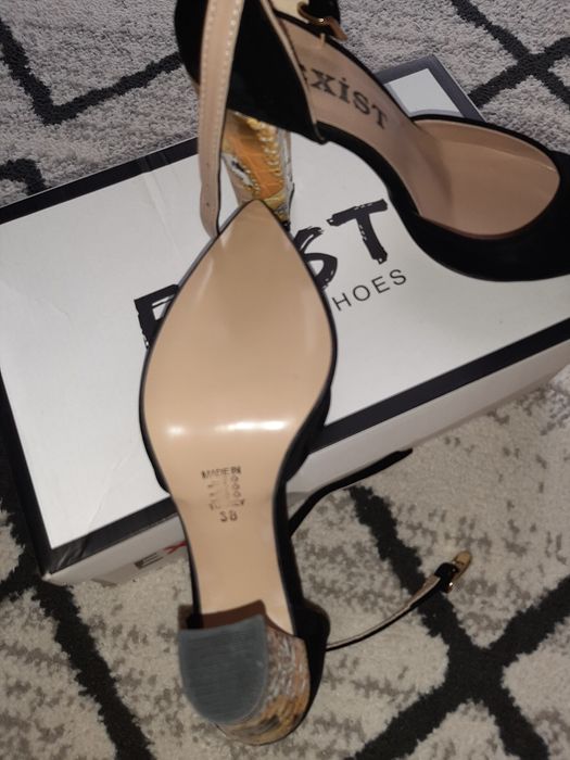 Pantofi negri 38 cu model pe toc