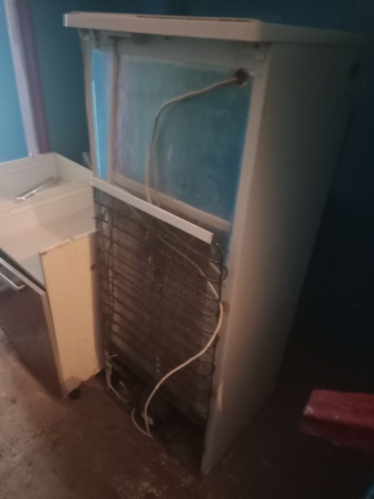 Холодильник бу рабочий продам 7000 тенге