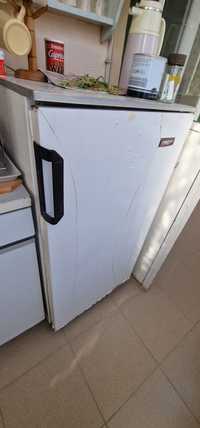 Хладилник Мраз компресор