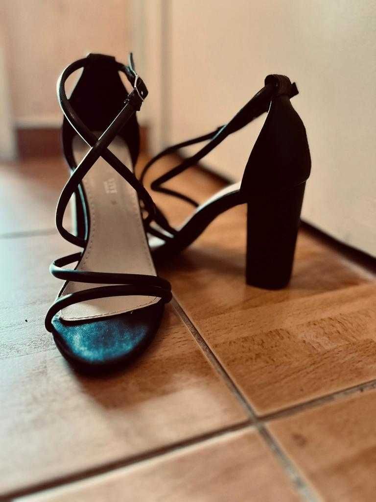 Sandale elegante cu toc