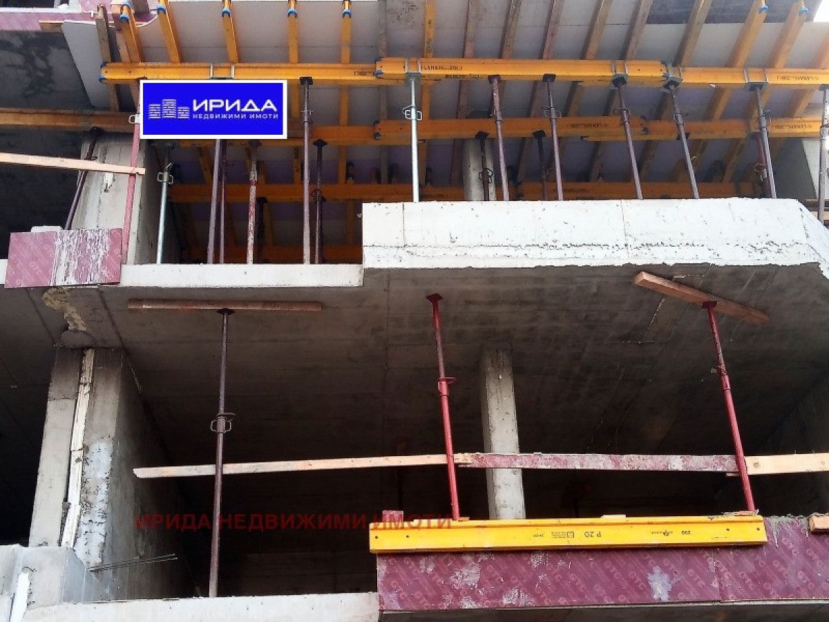 Тристаен апартамент в Дружба 1