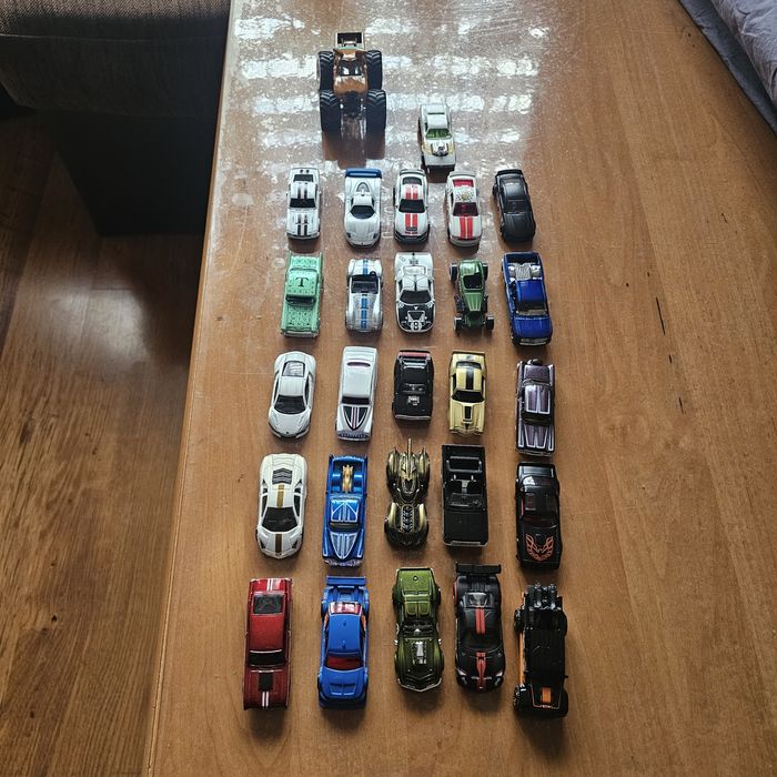 Hot Wheels колички.