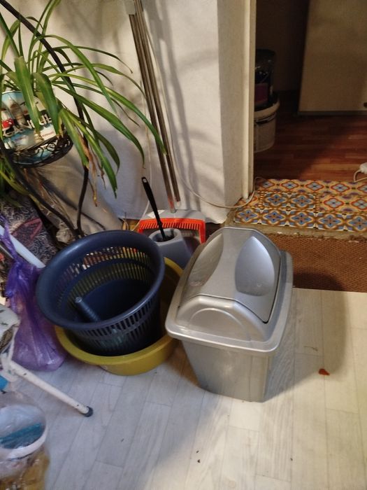 Полки, урны, корзина для белья, шторка для ванны и т.д.