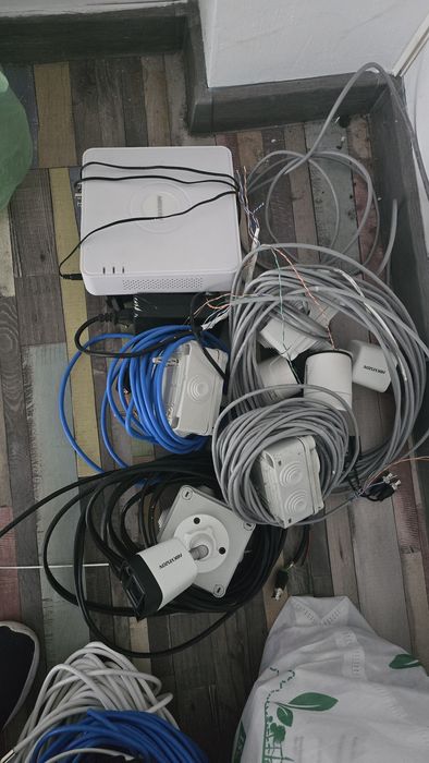 Vand sistem supraveghere video complet cu 4 camere de mare rezolutie