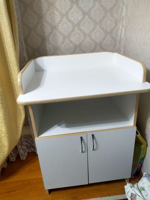 Продам пеленальный столик