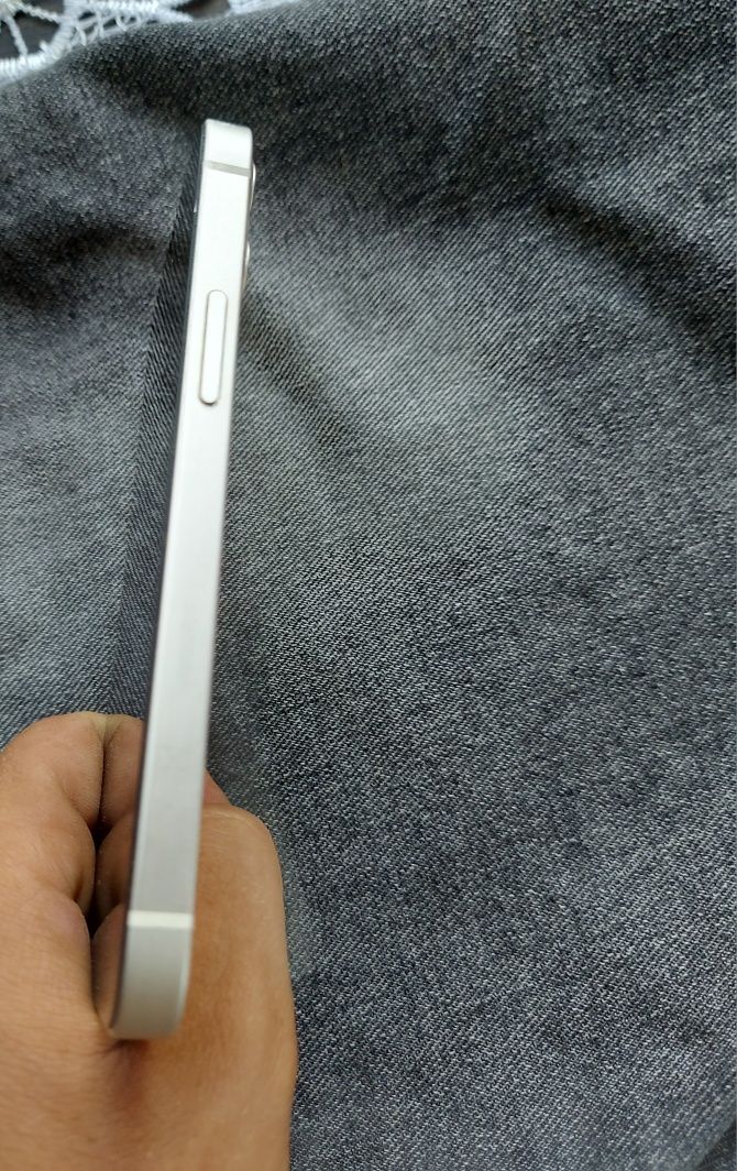 Vând iphone 12 mini
