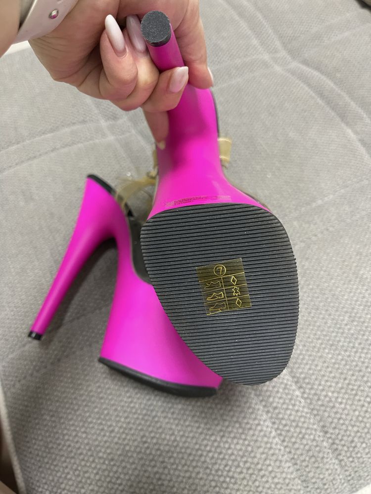новые стрипы pleaser
