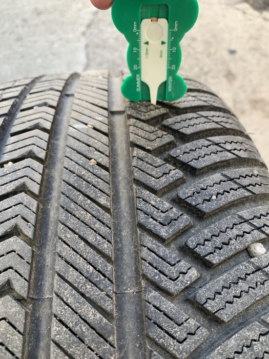 Jante aliaj R18 5x112 cu anvelope all seazon 225/40R18