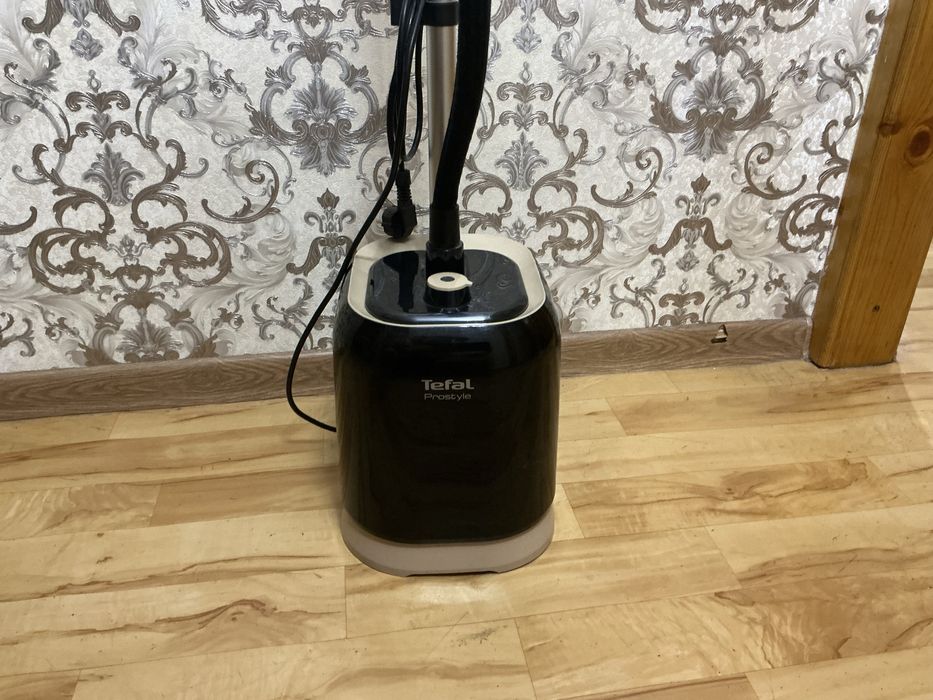 Паровый утюг Tefal.