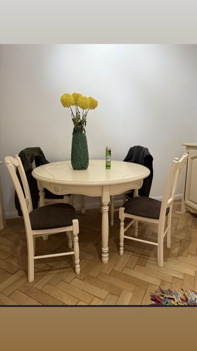 Set mobilier din lemn masiv