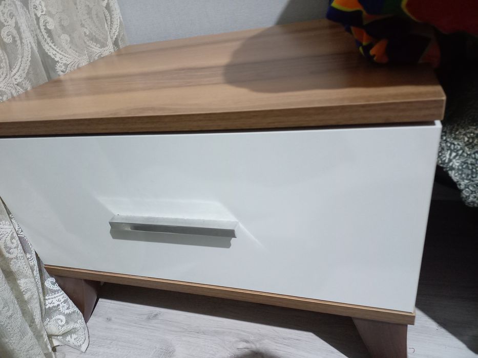 Тумбочка для спальни