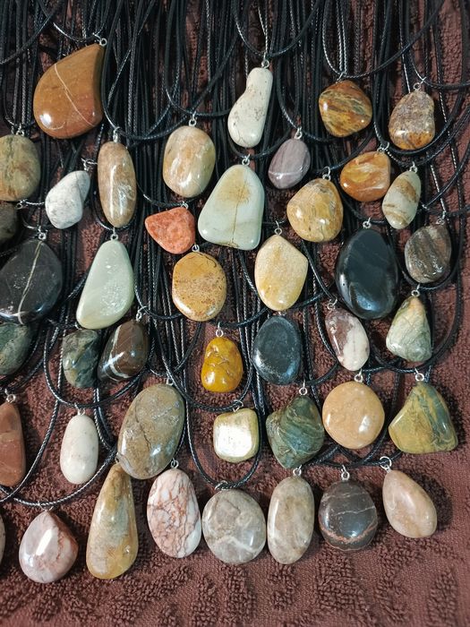 Кулоны из натурального камня