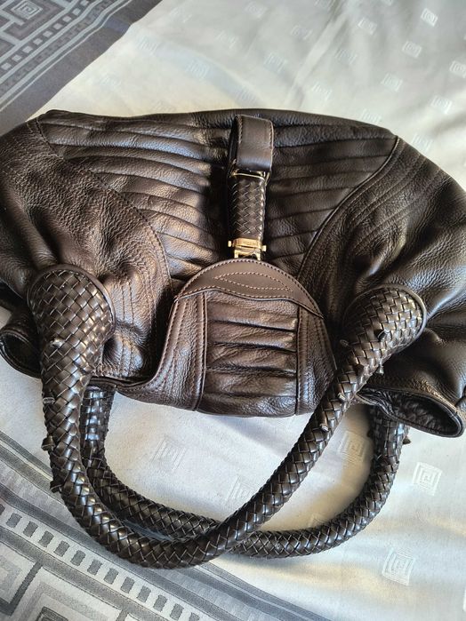Фенди

Кафява кожена чанта Fendi Spy