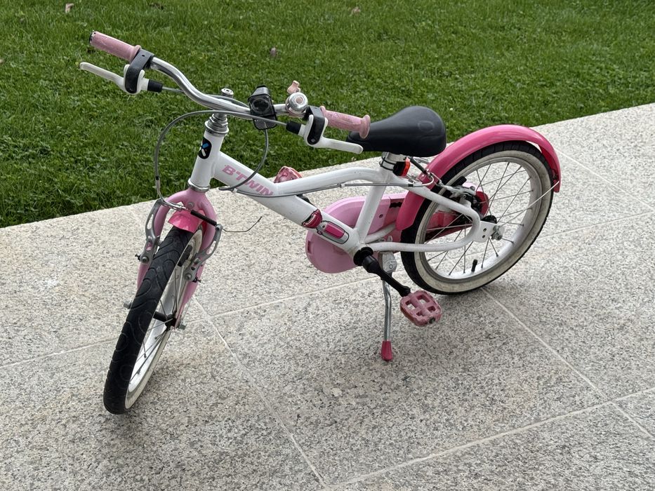 Bicicletă fete B’Twin 16” – perfectă pentru 5-7 ani, în stare bună