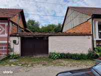 Clocotici Lot de Casa cu amprenta, apa, curent, teren 576 mp.