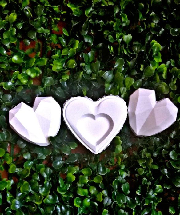 Керамични фигурки във формата на сърце