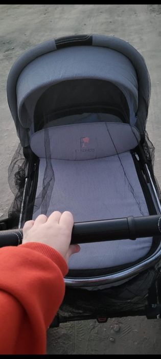 Продам коляску за 20000

Регулируется ручка высоты, в ко