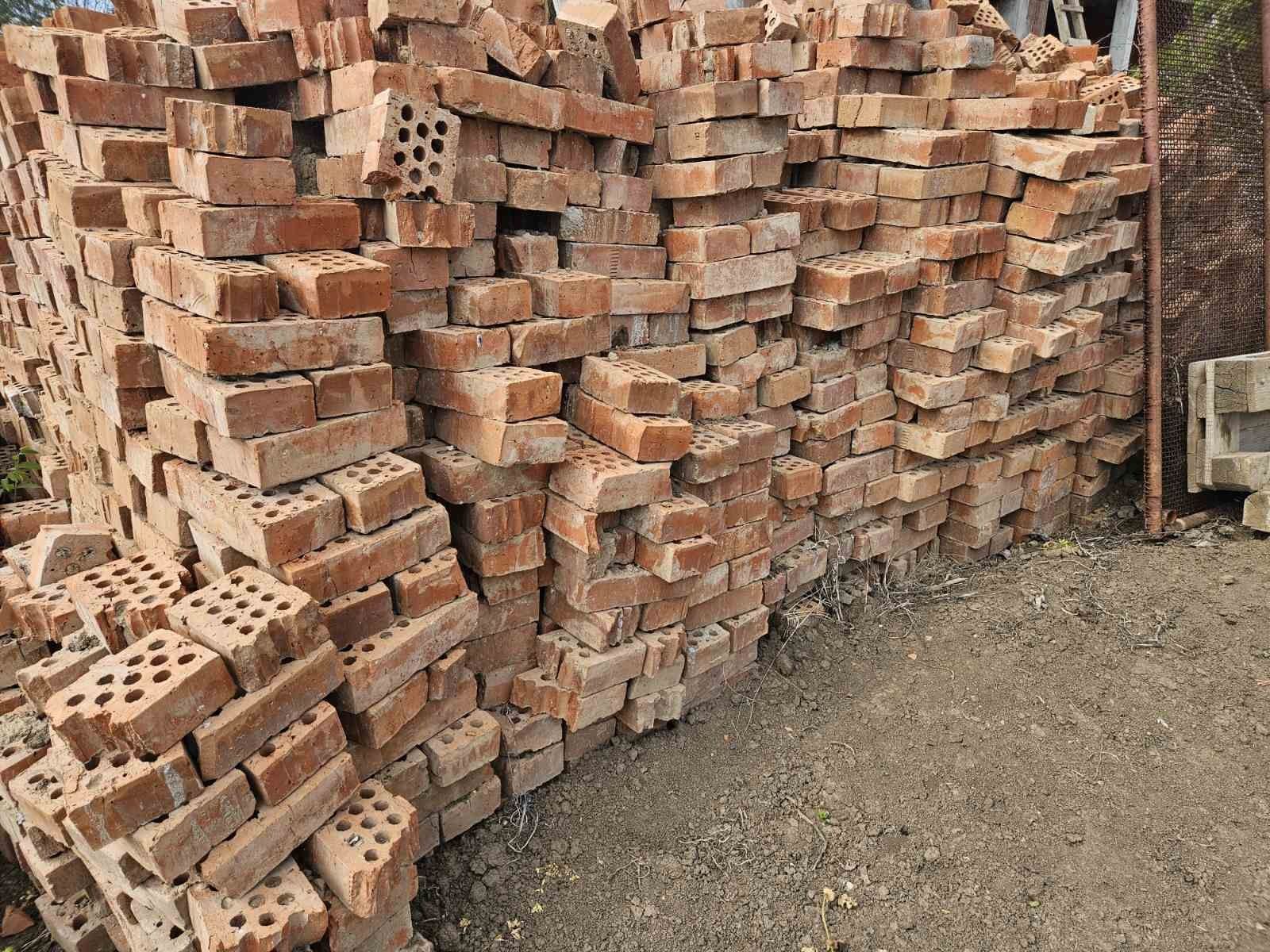Тухли единички с дупки