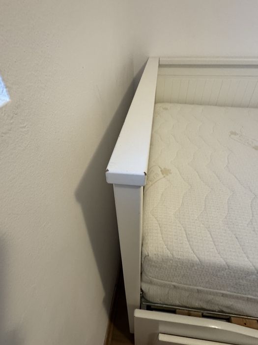 Divan IKEA alb cu sertare + saltea inclusă, stare foarte bună